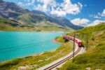 Švýcarsko - vlak projíždí průsmykem Bernina