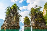 Útesy na jezeře Cheow Lan - poznávací zájezdy do Thajska