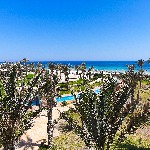 Pohled na zahradu a pláž