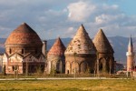 komplex mausoleí Üç Kümbetler