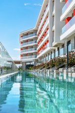 Sdílený bazén u Swim Up pokojů