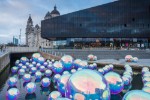 Umělecké instalace poblíž přístavu, Liverpool