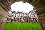 Holyrood_Palace_2_Skotsko_Spurek_Radynacestu.jpg