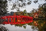 Vietnam_Hanoj_jezero_Hoan_Kiem_cerveny_most_The_Huc_2_Radynacestu_foto_Pavel_Spurek.jpg