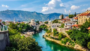 shutterstock Mostar_705707587_136155.jpg