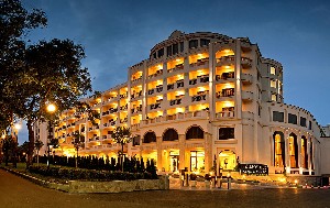 Grand Hotel & SPA Primoretz. Entrance Night view