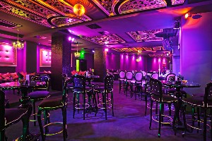 Piano bar