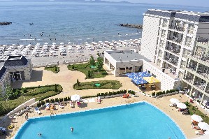 Hotel a pláž