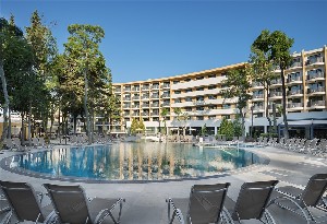 Hotel cu piscină