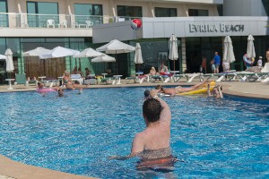 Relax Pool - premium guests only