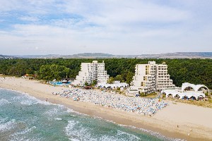 Letecký pohled (hotel Nona vpravo)