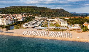 Hotel a pláž