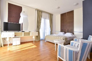 Annex Room w balcony