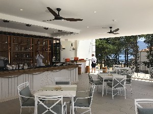 Pool Bar