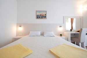 Room w  Balcony