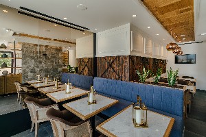 Restaurant/Bar