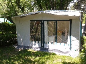 útulný mobilní bungalov v areálu Stříbrný rybník - Východní Čechy