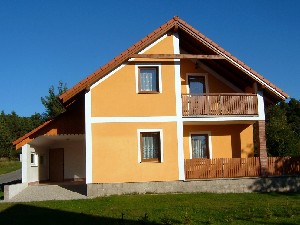 Chalupa Podskalí u Klučenic s venkovním bazénem v blízkosti přehrady Orlík 