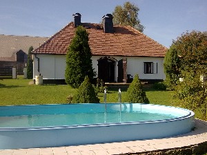 Chalupa Milín u lesa ve středních Čechách