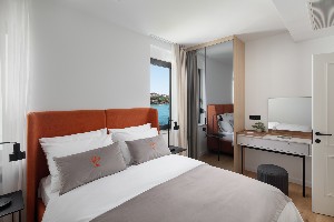 3 Bedroom Premium Apartment for 6