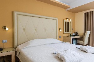 Room with Balcony and Park View