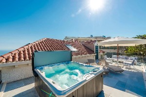 Penthouse Suite (SeaView, Private Jacuzzi Terrace)