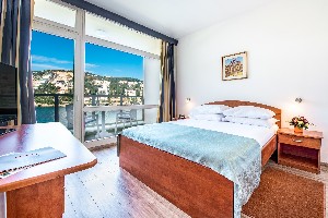 Standard Room with Balcony and Sea 