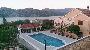 Apartmány s bazénem