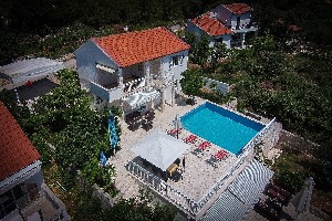 Vila s bazénem