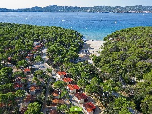 Pohled na areál kempu