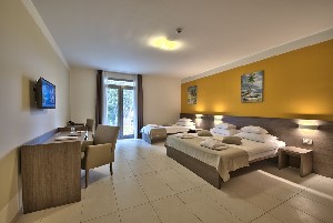 (Chorvatsko, Dalmácie severní, Biograd na Moru) - IRIS CRVENA LUKA: Pobyt se snídaní
