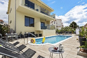 Apartmány s bazénem