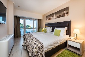Premium Room (SeaSide, Balcony)