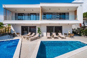 Apartmány s bazénem