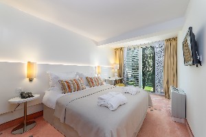 Two Double Rooms With Connecting Door 