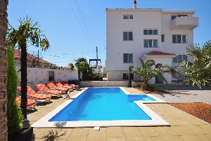 Apartmány s bazénem