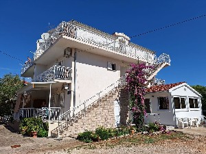 Apartmány Dana - pohled na budovu