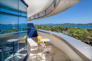 Deluxe Room (SeaView, Balcony)