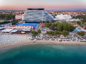 Hotel a pláž