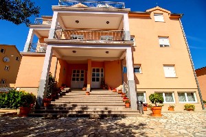 (Chorvatsko, Dalmácie severní, Vodice - Srima) - RODINNÝ REZORT BONACA - MOBILNÍ DOMKY: Pobyt v mobilním domku bez stravy