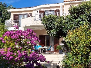 Villa Boral - pohled na budovu