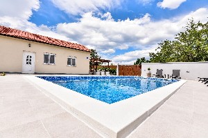 Apartmány s bazénem