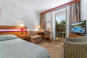 (Chorvatsko, Dalmácie střední, Baška Voda) - HORIZONT: Pobyt s polopenzí