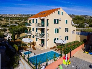 Apartmány s bazénem