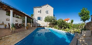 Vila s bazénem
