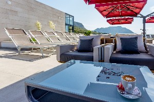 Pool Bar