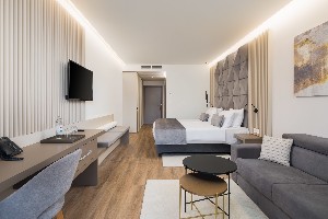 Deluxe_Double_Room_With_Seaside_Balcony