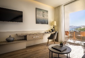 Deluxe_Double_Room_With_Seaside_Balcony