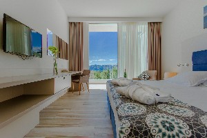 Superior partial sea view