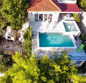 Apartmány s bazénem